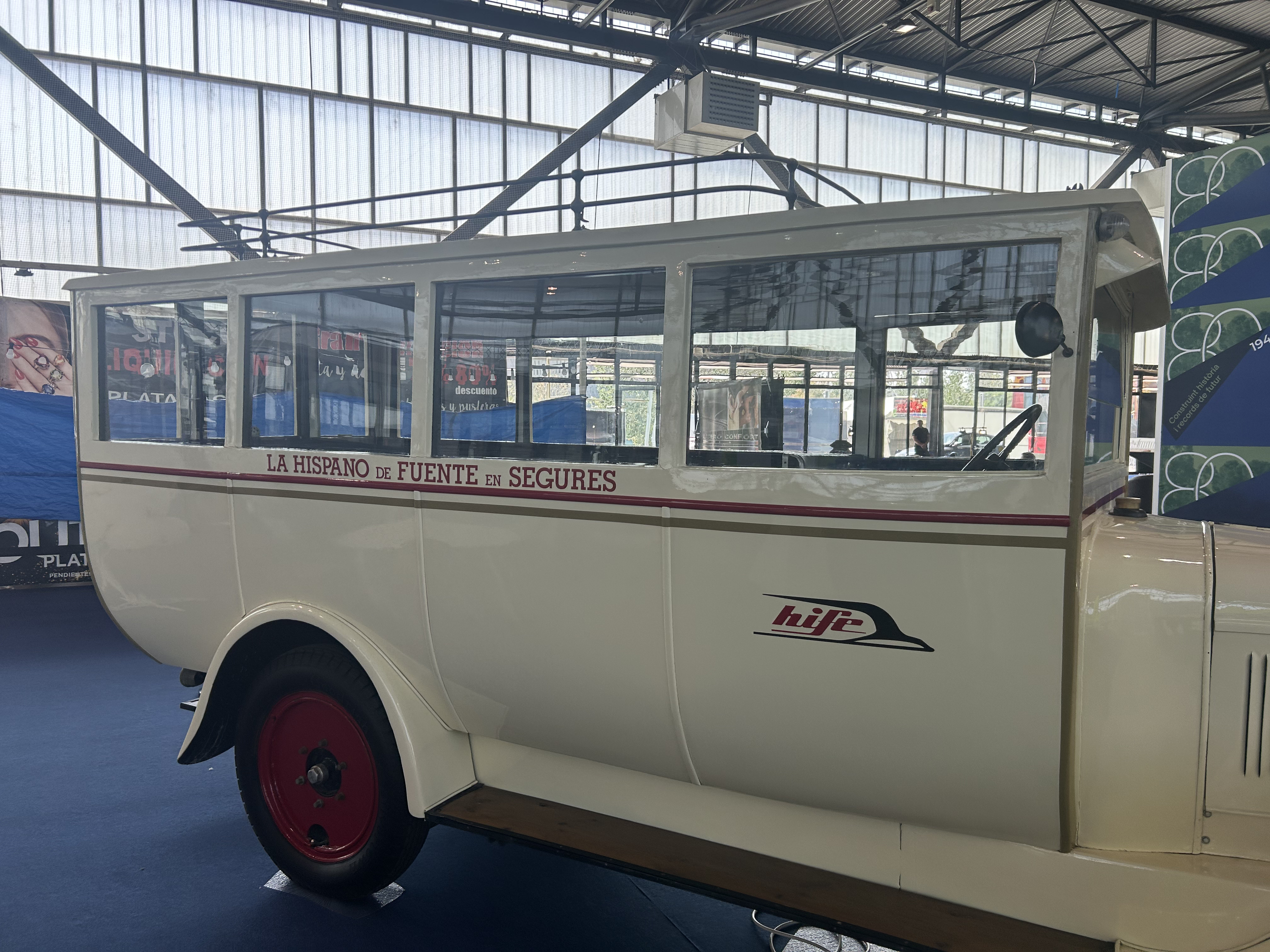 Alquiler de autobuses clásicos y antiguos para eventos, bodas y producciones